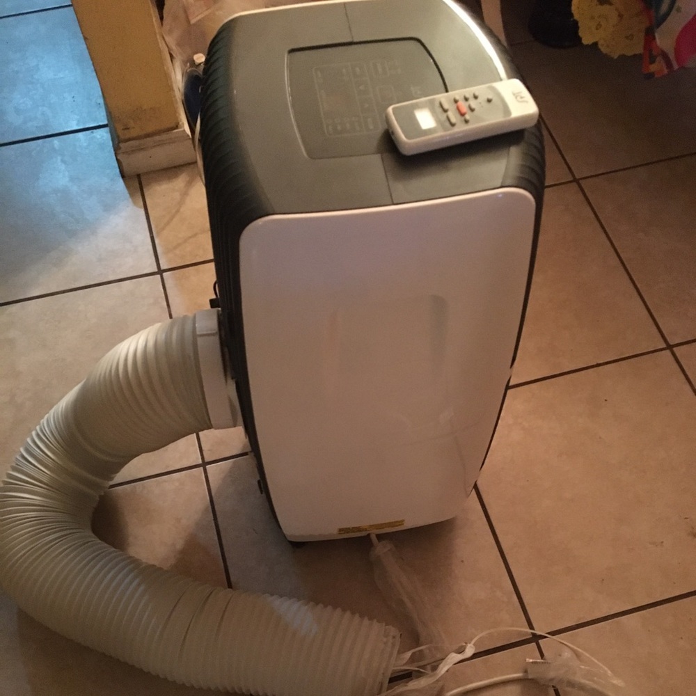 Portable window AC - Picture 3 of 4